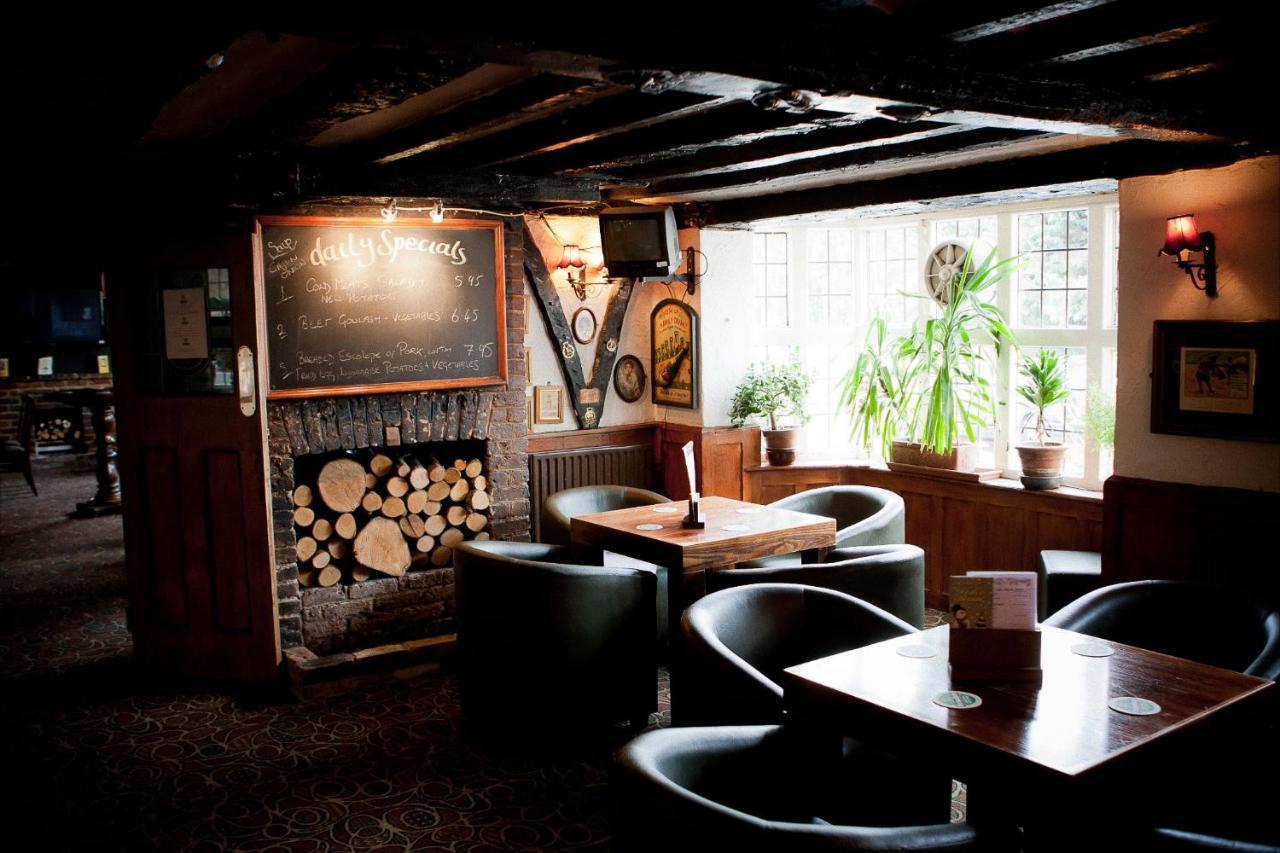 The Tower Arms Hotel Iver Luaran gambar