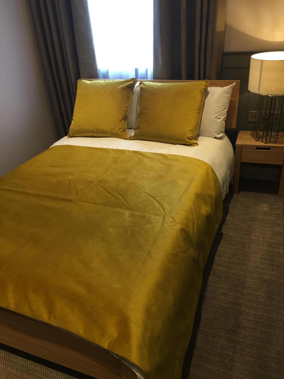 The Tower Arms Hotel Iver Luaran gambar