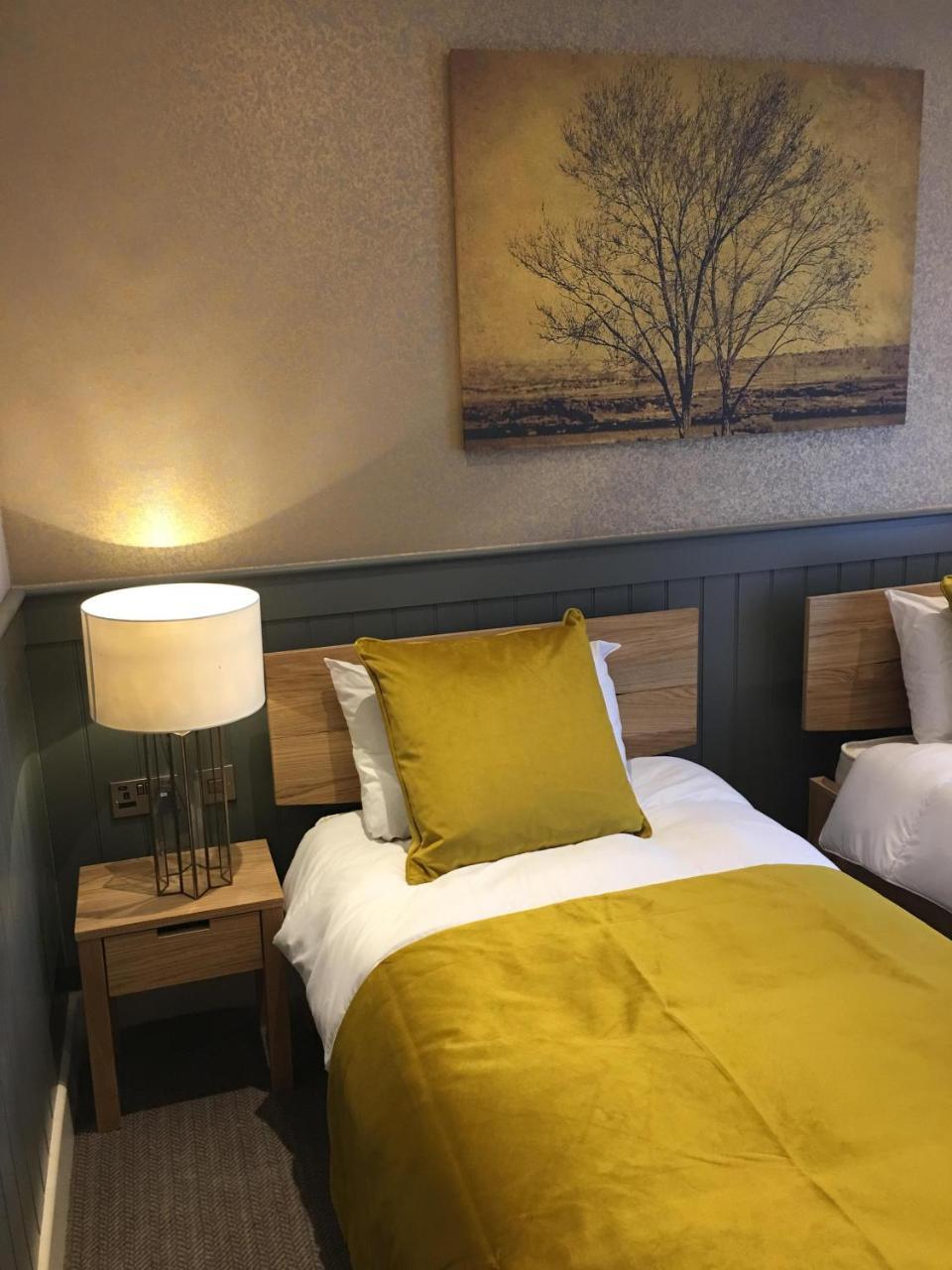 The Tower Arms Hotel Iver Luaran gambar