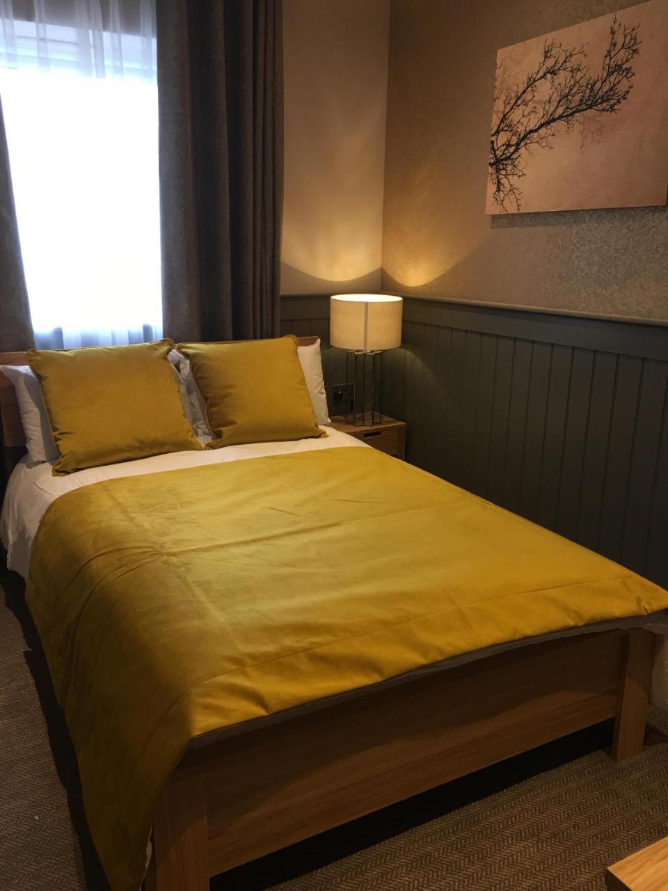 The Tower Arms Hotel Iver Luaran gambar