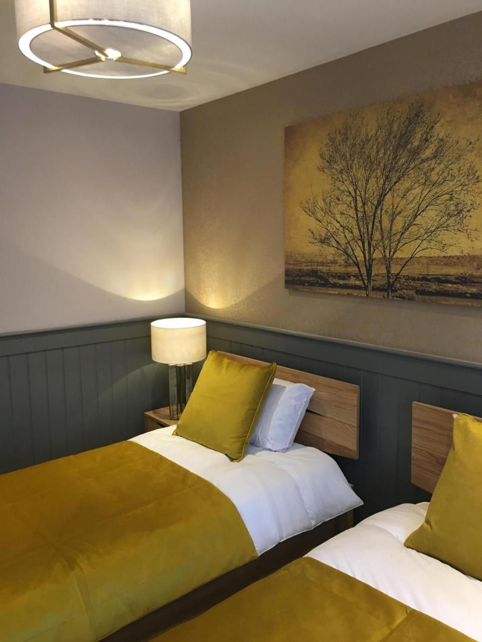 The Tower Arms Hotel Iver Luaran gambar