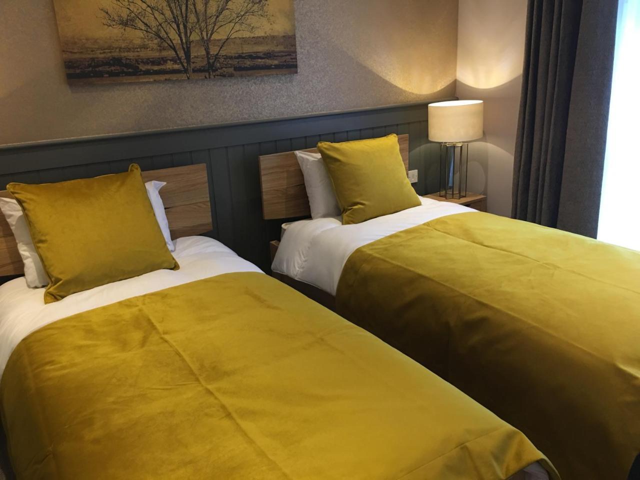 The Tower Arms Hotel Iver Luaran gambar