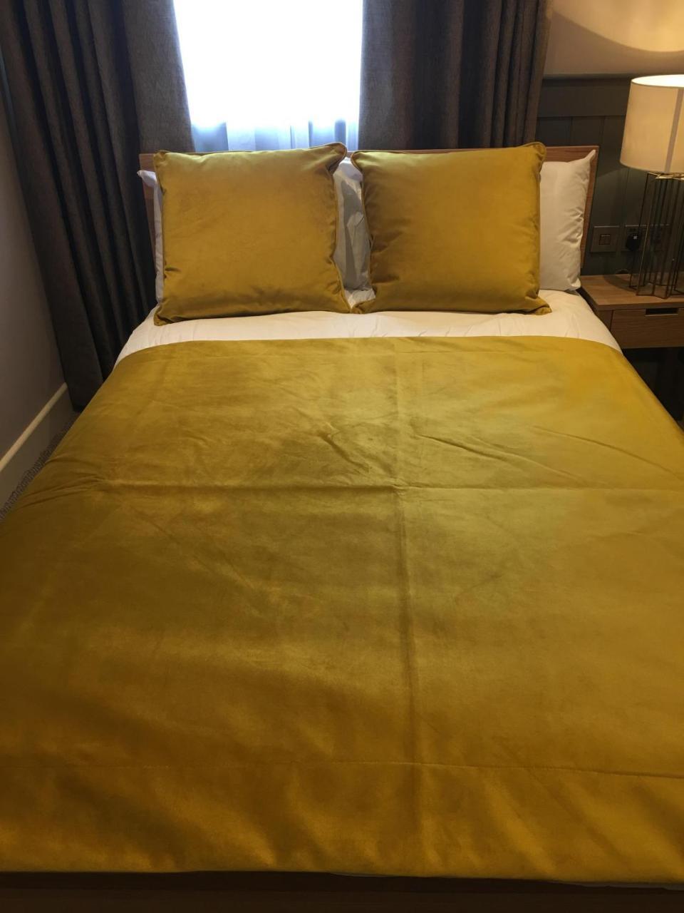 The Tower Arms Hotel Iver Luaran gambar