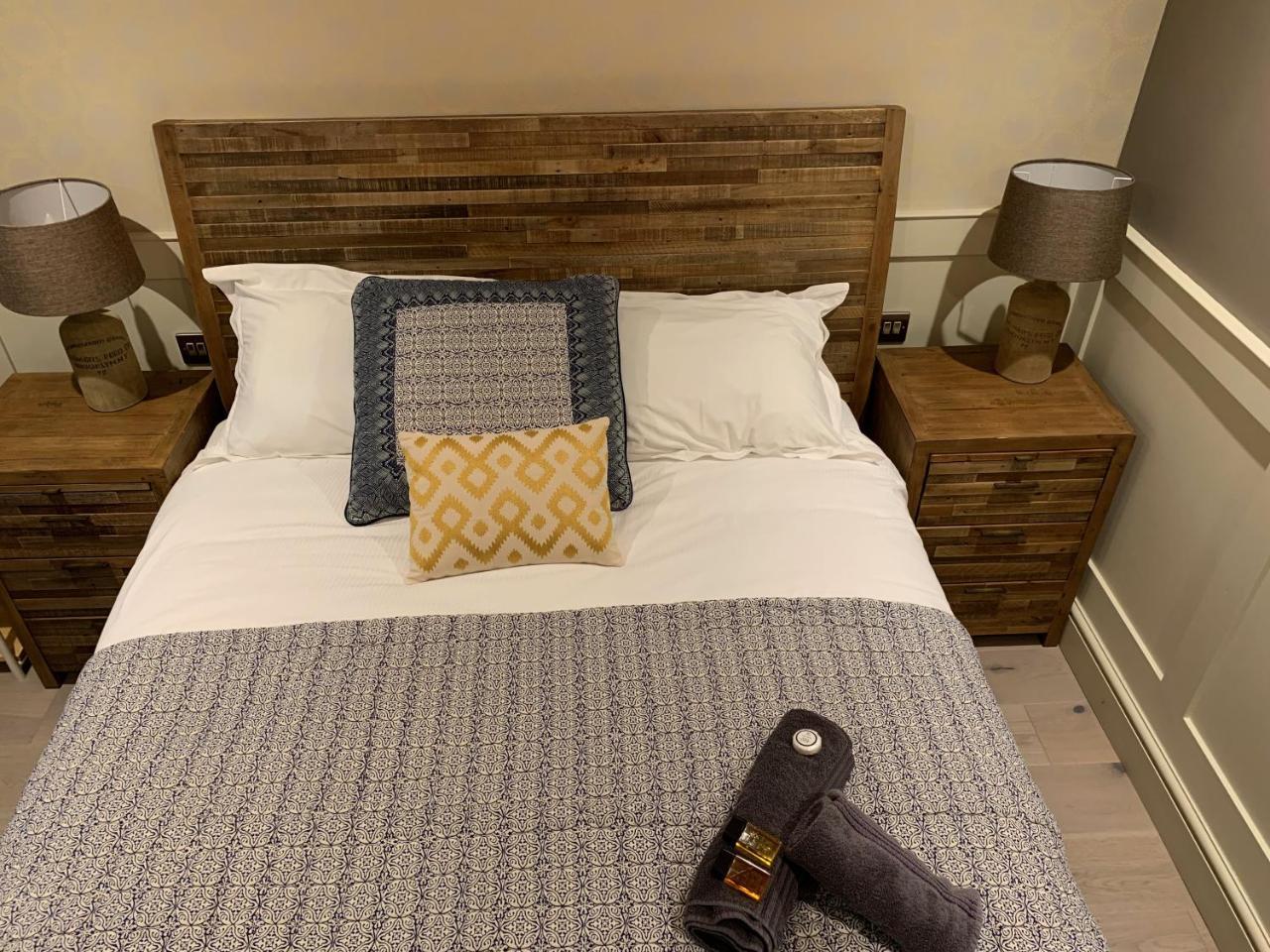 The Tower Arms Hotel Iver Luaran gambar