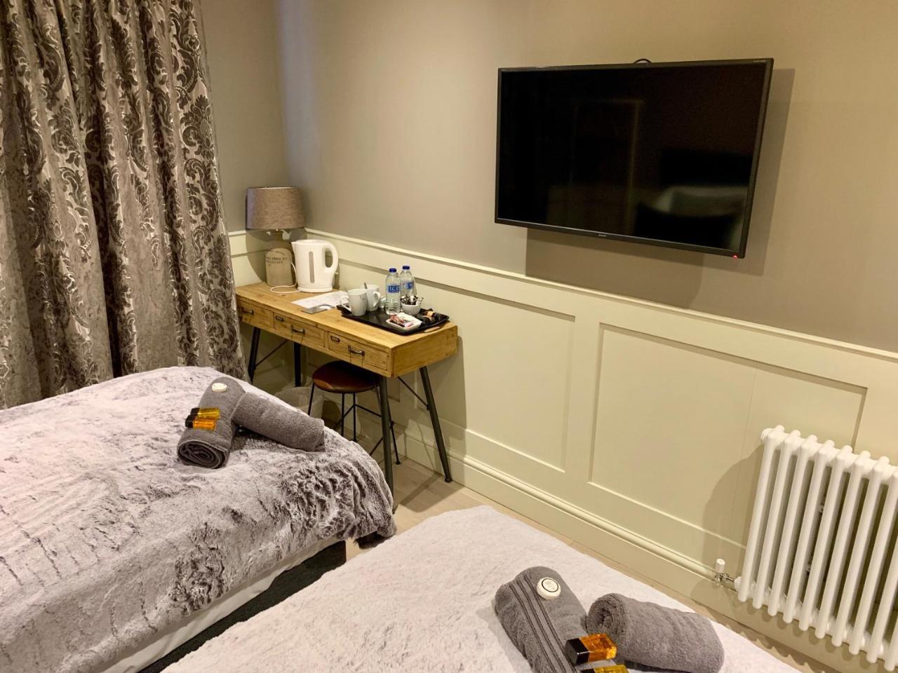 The Tower Arms Hotel Iver Luaran gambar