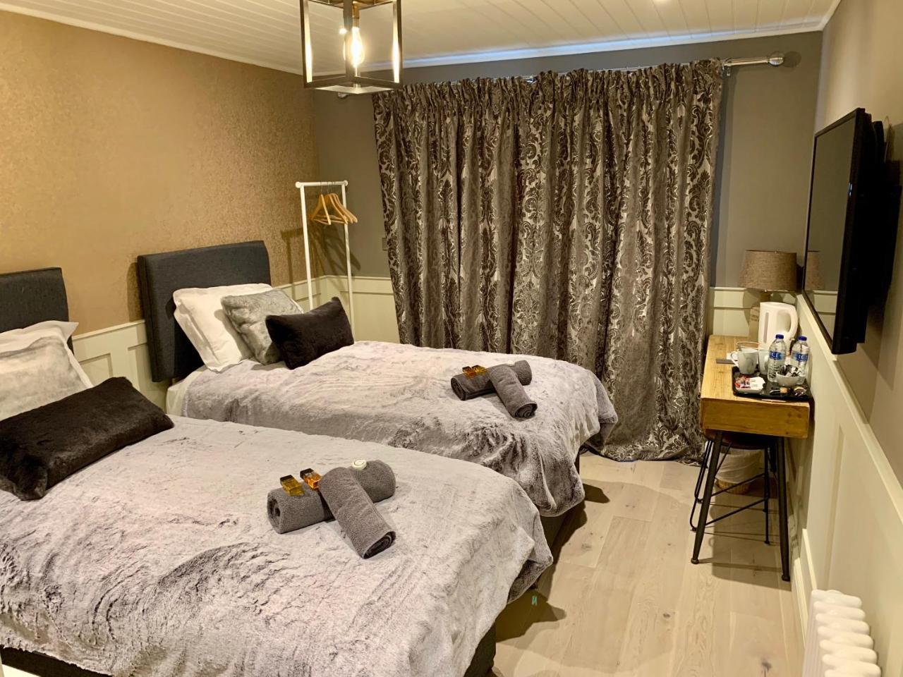 The Tower Arms Hotel Iver Luaran gambar