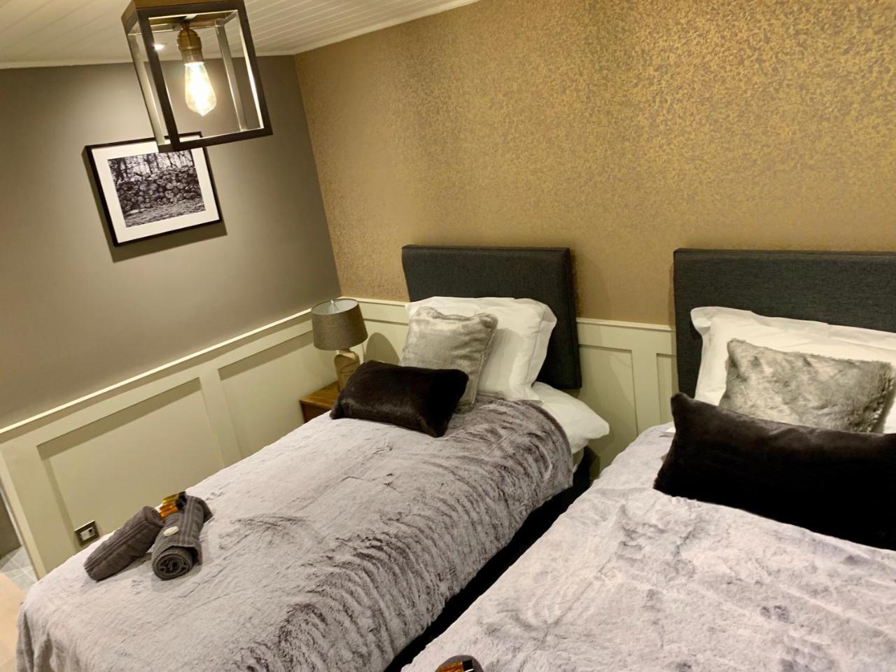 The Tower Arms Hotel Iver Luaran gambar
